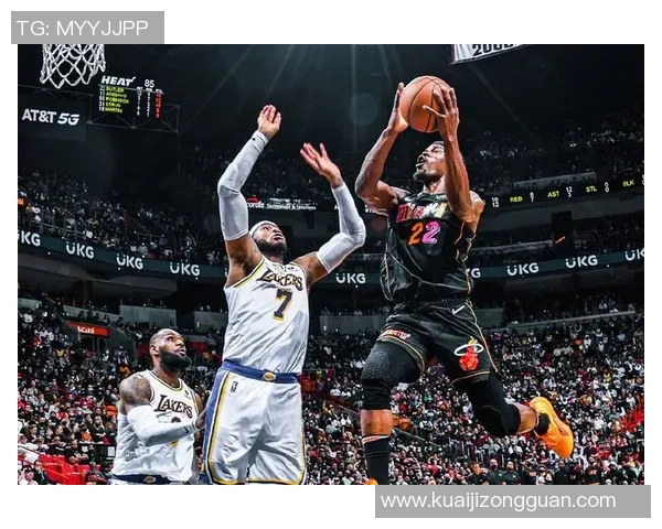 10月3日湖人与热火精彩对决直播回放全程回顾与精彩瞬间分析