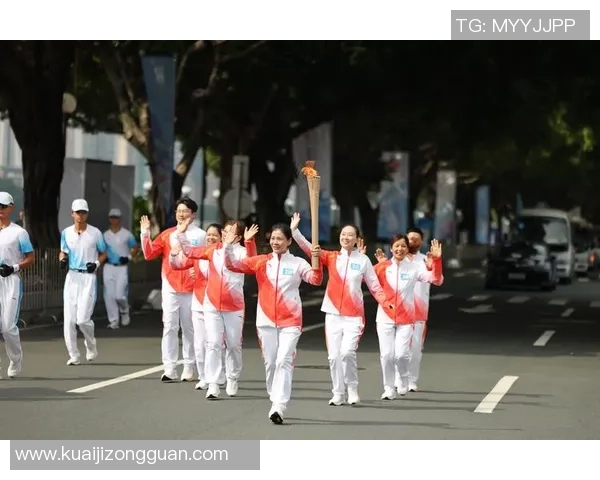 【十五运会】拍摄头车“广州制作”,“领跑”火炬传递典礼 【十五运会】拍摄头车“广州制作”,“领跑”火炬传递典礼